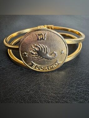 Vtg Scorpio Zodiac Gold Tone Hinged Clamper Bangle Bracelet Astrology Horoscope